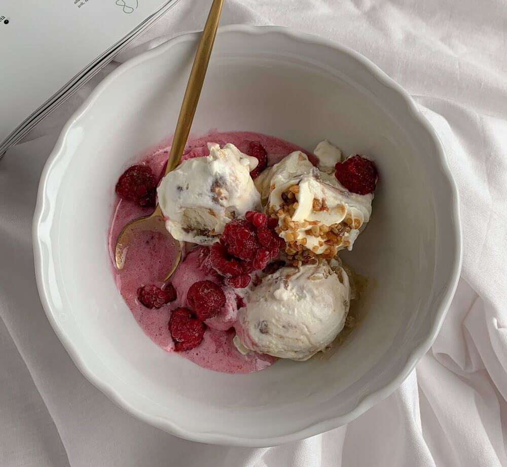 Strawberry ice cream with Greek yogurt
